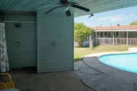 Belle of Belton-Spacious/Central Location/Pool/Hot Tub/Game Room w/ Pool Table - Pools