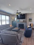 HOT TUB - Family friendly spacious 4-bedroom house in charming Pinedale