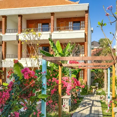 Sanur Lodge Отели рядом с достопримечательностью «Пляж Санур»