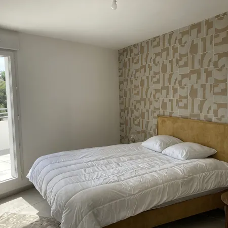 New superb 90 m2 seafront apartment on the Côte Bleue
