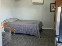 The Galactic Getaway - Lakeside Tiny Home Rental - Queen Bed Hotels in Rock County