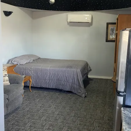 The Galactic Getaway - Lakeside Tiny Home Rental - Queen Bed