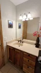 Luxury Condo w/ FREE WiFi, Parking, Heated Pool, Hot Tubs, Skier Shuttles - 발코니