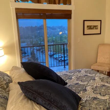 Top floor condo on Lake Windermere with spectacular lake and Mountain View’s