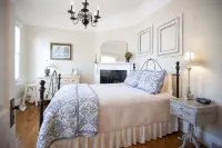 Absolutely Awesome, the Captain's Cottage - Country Houses