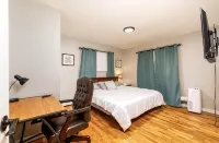 Simple and Sweet I 2 BR 1 BA Home in Lansing - บังกะโล