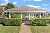 Fabulous Foley near the beach, ball fields, & OWA