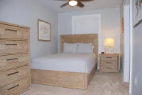 Splendor Cove Retreat…Lakefront w/ dock, Huge Yard, Lake Toys, Stream w/ wfall - Wifi