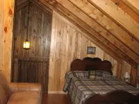 Cabin on the North Country Trail and close to the Clarion River. Open all Year. - Homestays