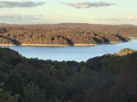 Beaver Lake Get-a-Way          Great Location--Beautiful View