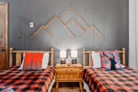 Sleep 12 @ Bellaire Chalet in Schuss Village @ Shanty Creek Resort & Deck - Alphydda
