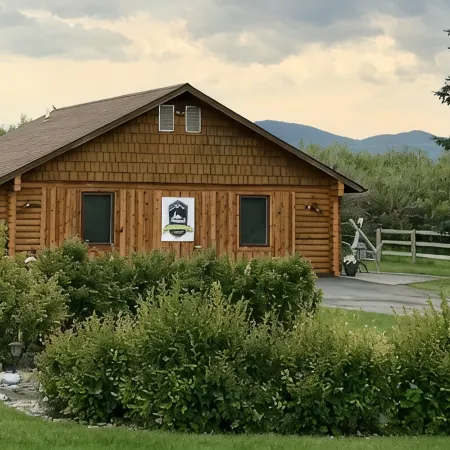 Montana Inspired Cabin close to 4 season outdoor recreation