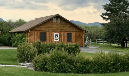 Montana Inspired Cabin close to 4 season outdoor recreation - 3-Star