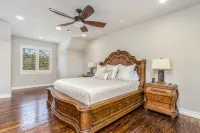 New Luxury Water Front Oasis with New Private Dock & Hot Tub!! - 4-Star