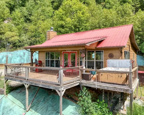 Unique Studio Cabin for Couples w/Mountain Views from Hot Tub! Hotels in Union County