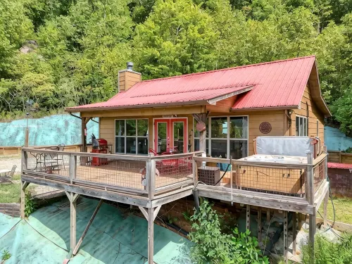Unique Studio Cabin for Couples w/Mountain Views from Hot Tub!