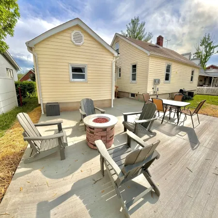 Stumble-In Guest House- Downtown Location