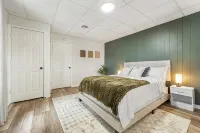 The Cozy Emerald Stay 5 Minutes to Downtown - Boutique