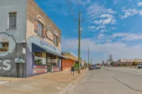 Local Charm Meets Modern Luxury in the North Texas Hill Country - 1.5hrs to DFW! - 4-Star