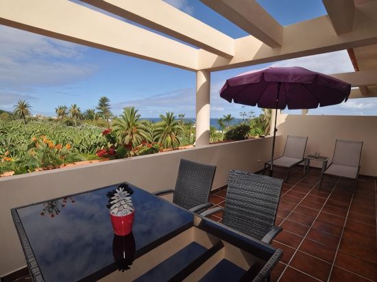 Last minute wifi free - Heated pool - Terrace apartment directly on the beach
