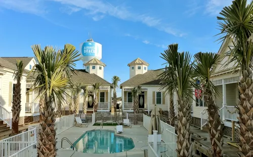 Sale! 5Star Reviews Luxury2 Bedroom House Pool, Steps from Ocean/Beach, Sleeps 4 - 4-Star