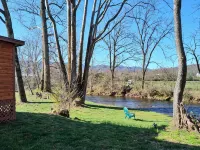 Riverfront Romantic Getaway - Chalets