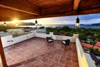 Stunning ocean view villa.<br>Walk to the beach .
