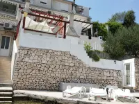 Apartment Olly seafront large terrace with barbecue 4 sunbeds and garden Hotels in Klek