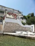 Apartment Olly seafront large terrace with barbecue 4 sunbeds and garden