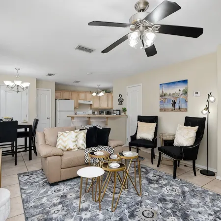 The Parisian Keyless Condo 4 min from Airport and Hospitals