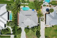 Pool House 1/2 Mile From Downtown Stuart