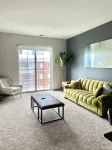 Quiet King Size with City Views - Apartments