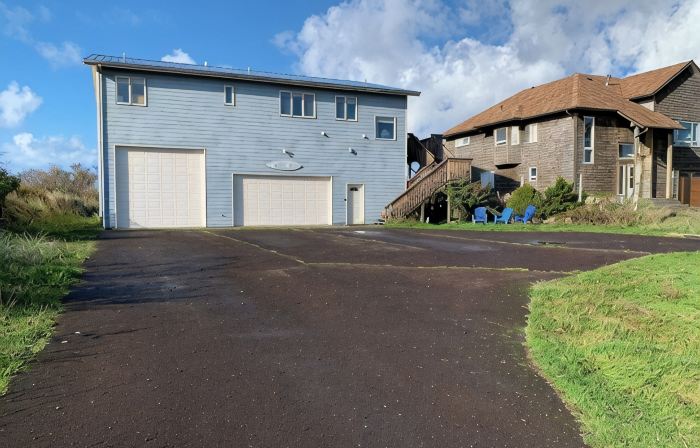 Pacific Dreams Beach House- Beach front! Gorgeous views! Meticulously sanitized!