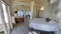 Upscale ocean front home & easy canal boat access to Gulf or Atlantic