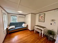 Newly renovated 2-bedroom cottage conveniently located with all the amenities! - 무료 와이파이