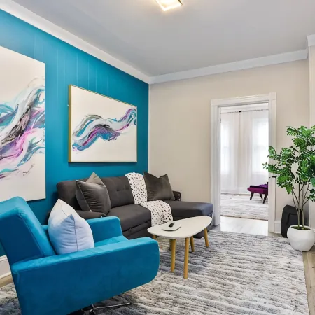The Downtown Hive: Sophisticated stay steps from Main St Bethlehem!