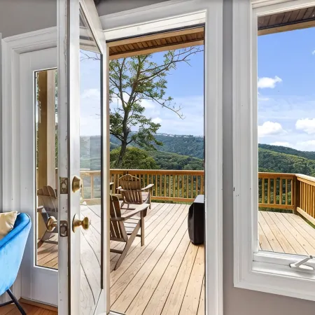 Luxury Black Bear Lodge: Stunning 4 Season Mountain Views! Perfect for Families.