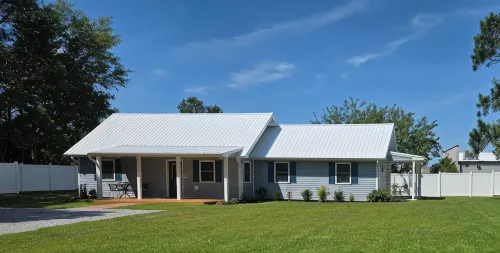 Charming & Cozy 3Bdr 2b Home in Heart of Swansboro Perfect for a Relaxing Stay!