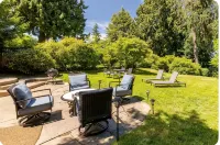 Beautiful Oasis on Lake Washington and Seward Park! Pool and Hottub ⭐️ - Private Pools