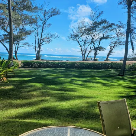 A Welcoming Beachfront 2BR/2BA, Vacation Home, W/D, AC, STEPS TO BEACH!
