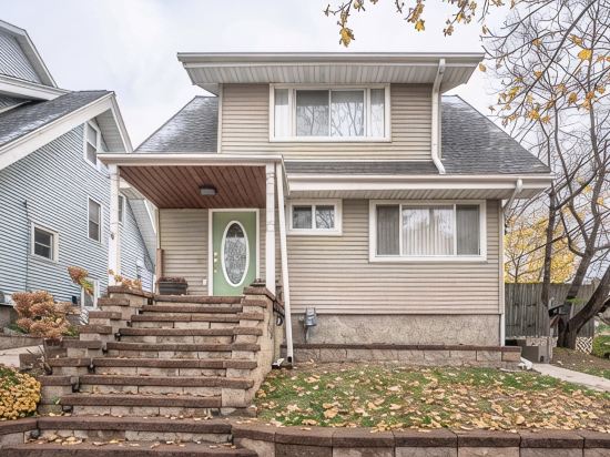 Downtown Delight! Cozy, 1 Bedroom garden apartment