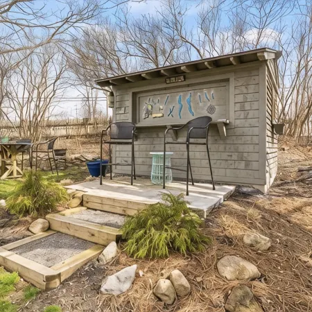 Lakeview retreat with beach access. Stylish home just steps from Deep Run Beach. Отели в г. Горам