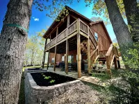Whole House on a Quiet Cove, Lake of the Ozarks, Family Owned and Operated. Hotels in Benton County
