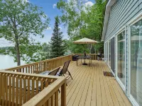 Amazing lake views for the perfect family getaway at the Lake Thirteen Retreat! Hotels in Clare County