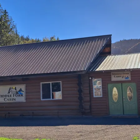 Cozy Middle Fork Cabin.                          Across from Clearwater River