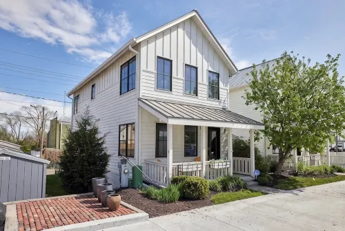 Walk to Downtown • 3Br/3BA Townhome • Garage + Porch