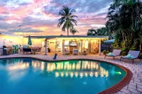 NEW 3Bed by the Beach- Game Room - Pool - Outdoor TV