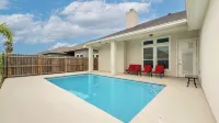 Luxury 4BR South CC! 15 Min to Beach, Fast WiFi, 6 Beds & Fireplace! - 私人泳池