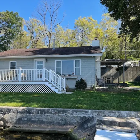 Super 2 Bedroom Home with 72’ of Conesus Lakefront Hotels in Conesus