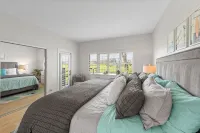 Newly upgraded throughout and GORGEOUS sunset and mountain views! - Mountain view